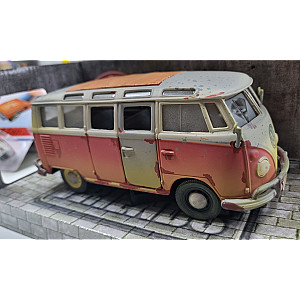 Maisto Volkswagen Van Samba "Old Friends"