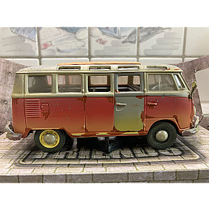 Maisto Volkswagen Van Samba "Old Friends"