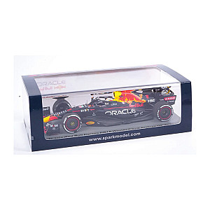 Spark Oracle Red Bull Racing RB18 #1 - Winner Saudi Arabian GP 2022 - Max Verstappen with pit board