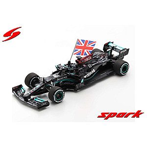 Spark Mercedes-AMG Petronas Formula One Team #44 - F1 W12 E Performance - Winner British GP 2021 - Lewis Hamilton (Figurine holding British Flag)