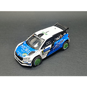 Miniatura personalizada RPT055 base em resina da Merikits do Skoda Fabia RS Rally2 #1 - Vencedor Rally dos Açores 2023 - Sébastien Loeb/ Laurène Godey