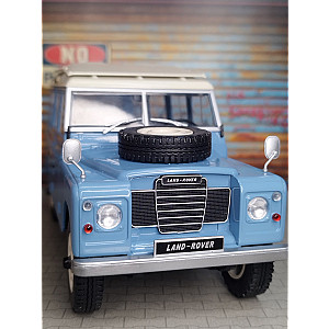 Land Rover series III 109, azul clarolight blue, 1980