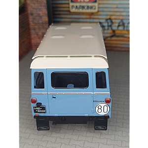 Land Rover series III 109, azul clarolight blue, 1980