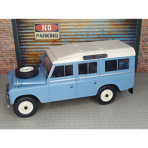 Land Rover series III 109, azul clarolight blue, 1980